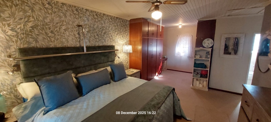 6 Bedroom Property for Sale in Wavecrest Eastern Cape